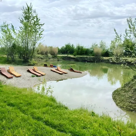 Jezero - Drvene Kucice Na Privatnom Jezeru *